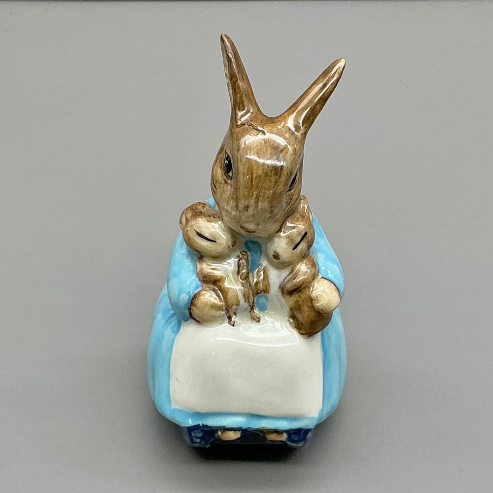 Beswick Beatrix Potter Mrs Rabbit and Bunnies Figurine England 1976 Vintage 4"